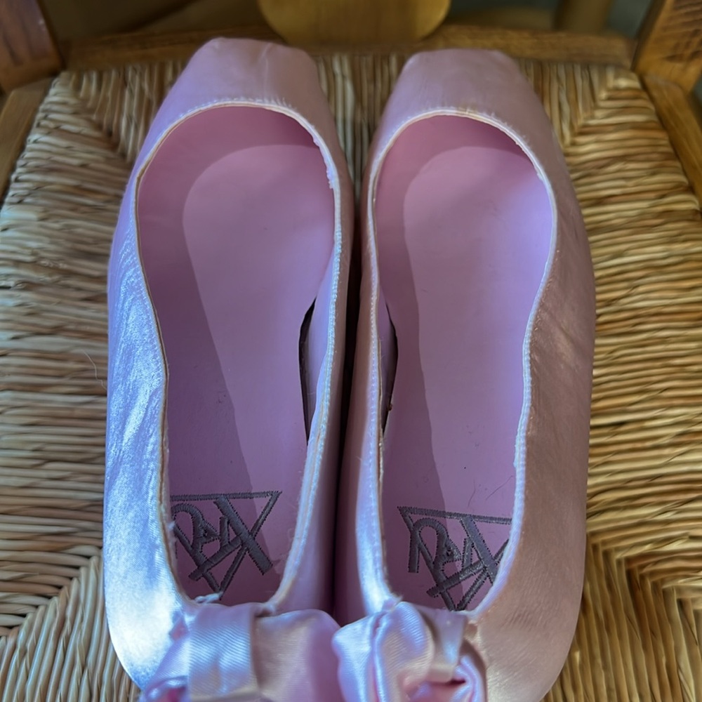 EUC YRU “bae” ballerina satin platforms size 9 - Picture 9 of 11